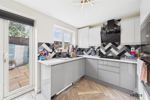 3 bedroom townhouse for sale, Metcalfe Close, Stretton DE14