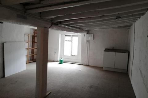 Retail property (high street) to rent, 53 High St Witney OX28 6JA