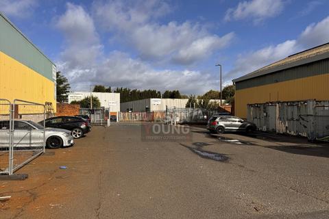 Industrial unit to rent, Atlas Trading Estate, Cross Street Bilston WV14 8TJ