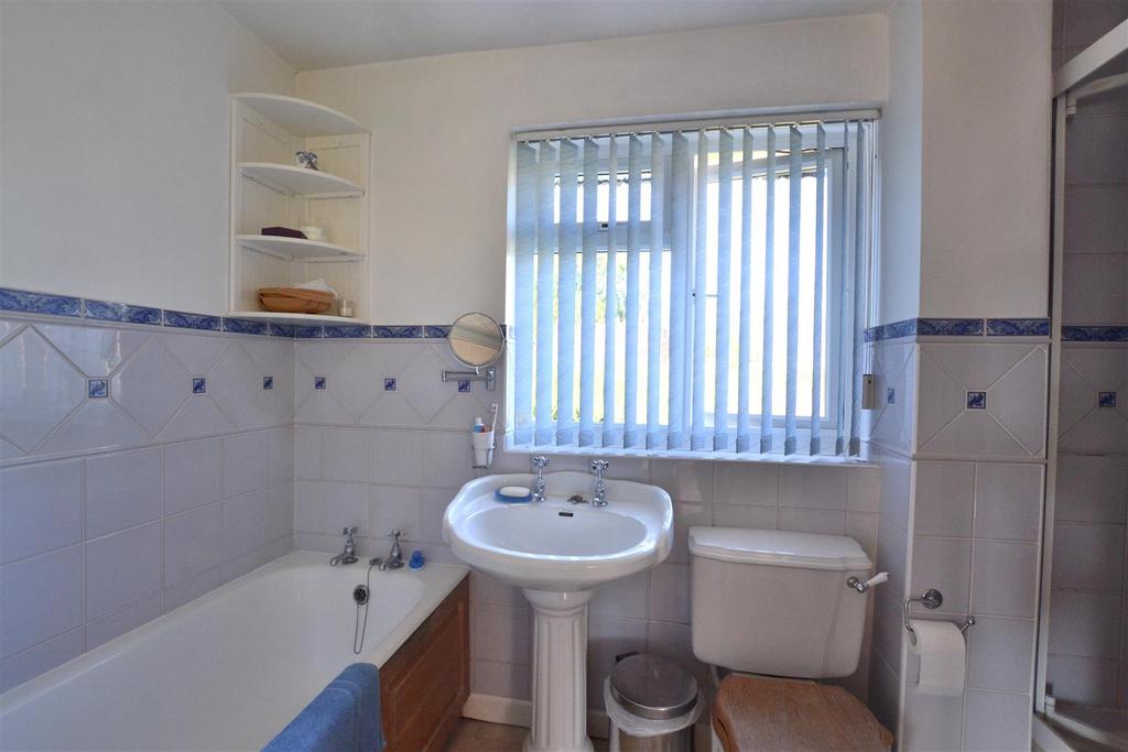 Family Bathroom.JPG