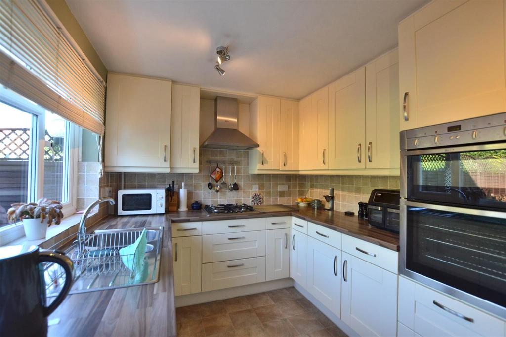 Kitchen 2.JPG