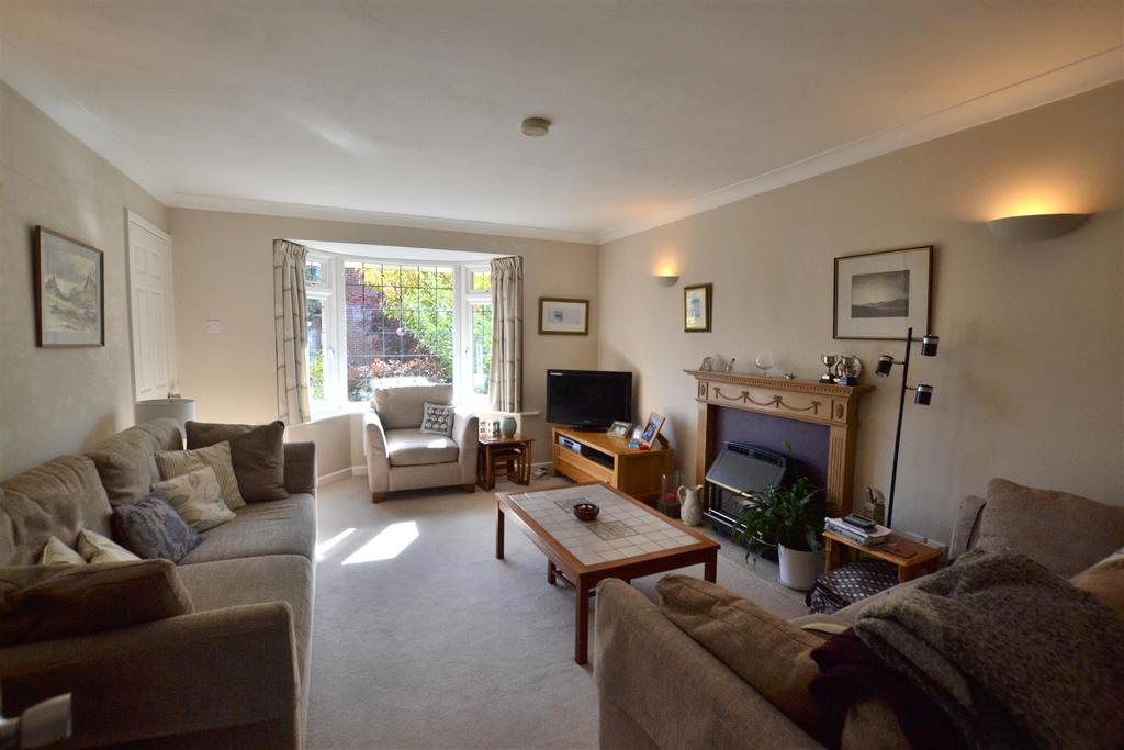 Living Room 1.JPG