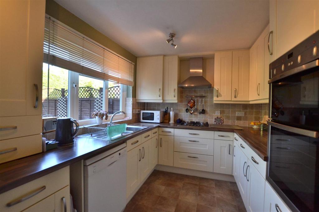 Kitchen 1.JPG