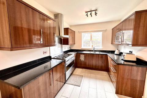4 bedroom detached house for sale, Hawthorne Way, Shelley, Huddersfield