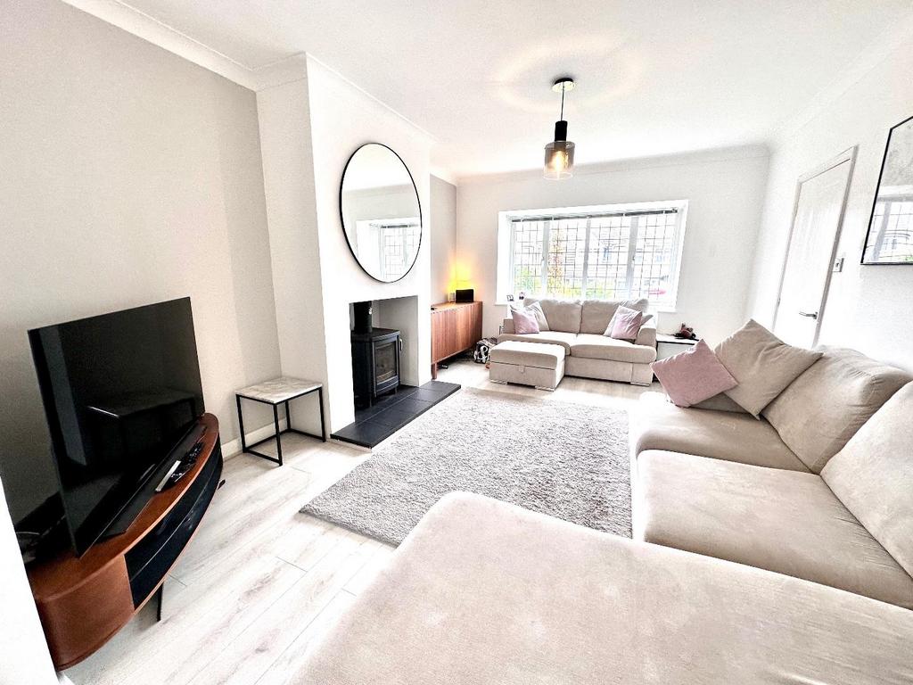 Spacious lounge