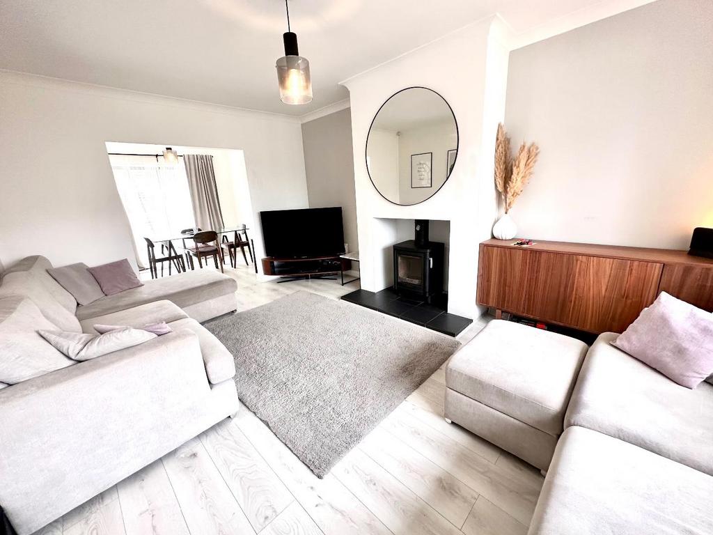 Spacious lounge