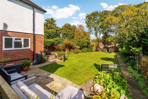 5 bedroom detached house for sale, Shawley Way, Epsom