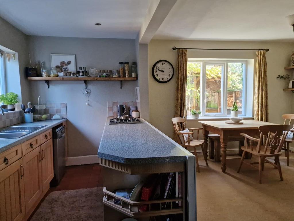 Kitchen diner.jpg