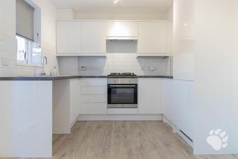 2 bedroom end of terrace house for sale, Chalice Close, Basildon SS14