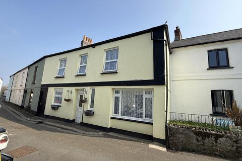 3 bedroom terraced house to rent, New Street, Millbrook