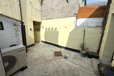 3 bedroom terraced house to rent, New Street, Millbrook