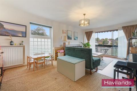 3 bedroom flat for sale, Church Hill, Winchmore Hill