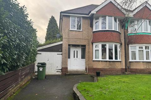 3 bedroom semi-detached house to rent, Foxhills Road, Wolverhampton WV4