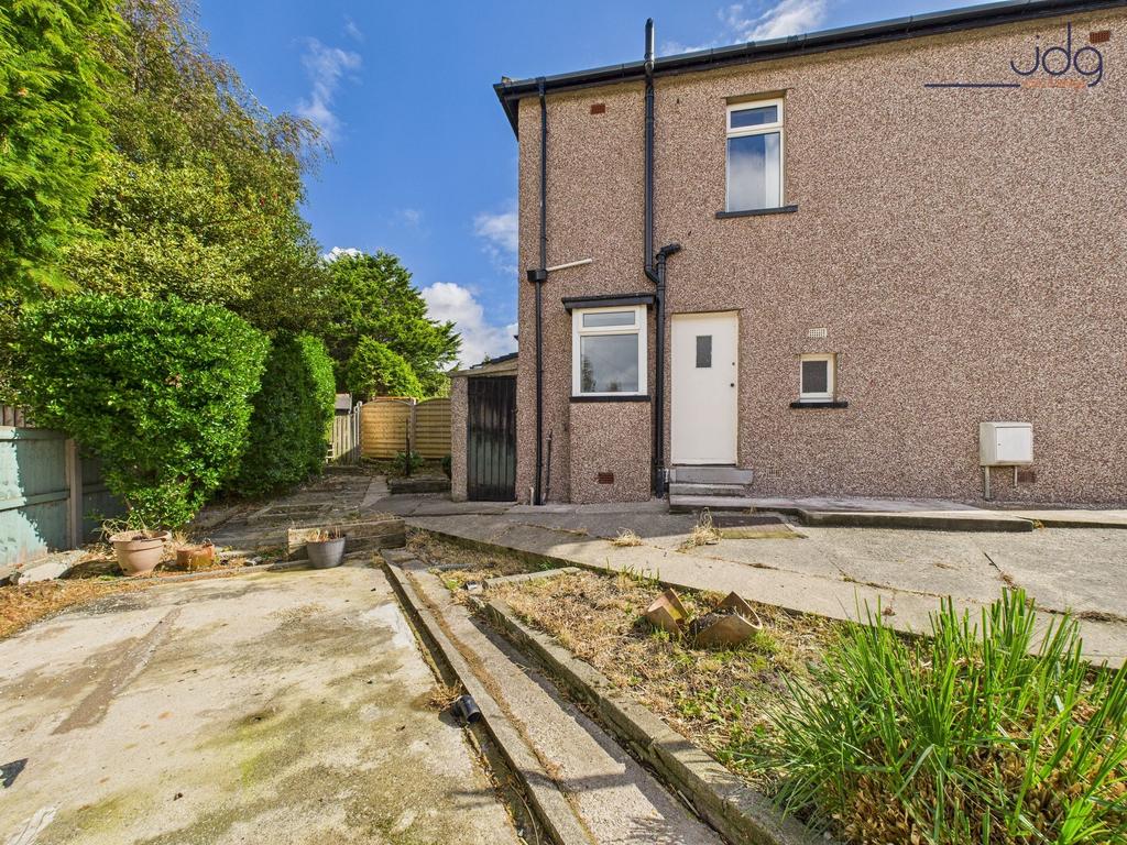 Wrap around garden to the side and the front...
