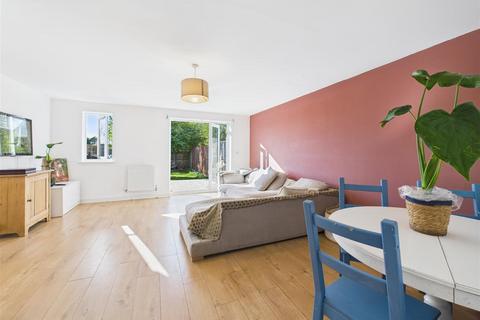 4 bedroom terraced house for sale, Chandlers Close, West Molesey