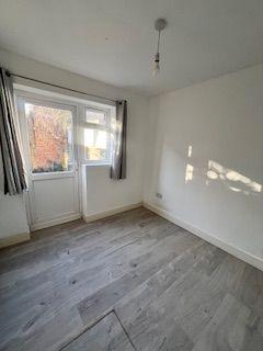 3 bedroom terraced house to rent, Tachbrook Road, Southall