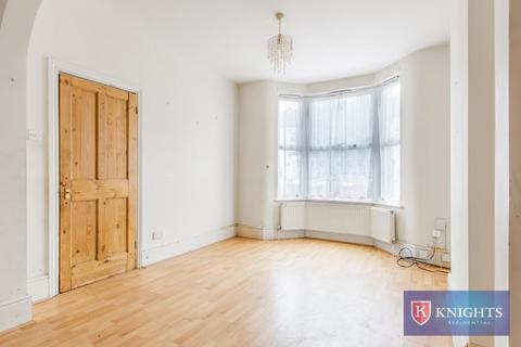 3 bedroom house for sale, Henley Road, London, N18