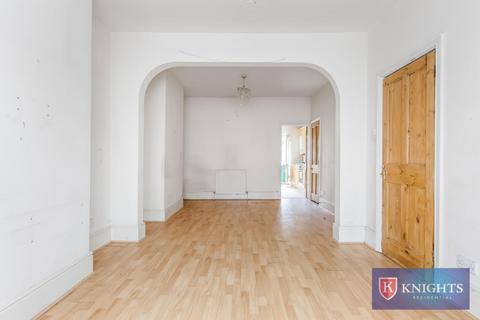 3 bedroom house for sale, Henley Road, London, N18