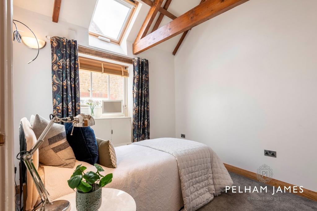 Flat Ground Floor Bedroom, Corner Barns, Cold...