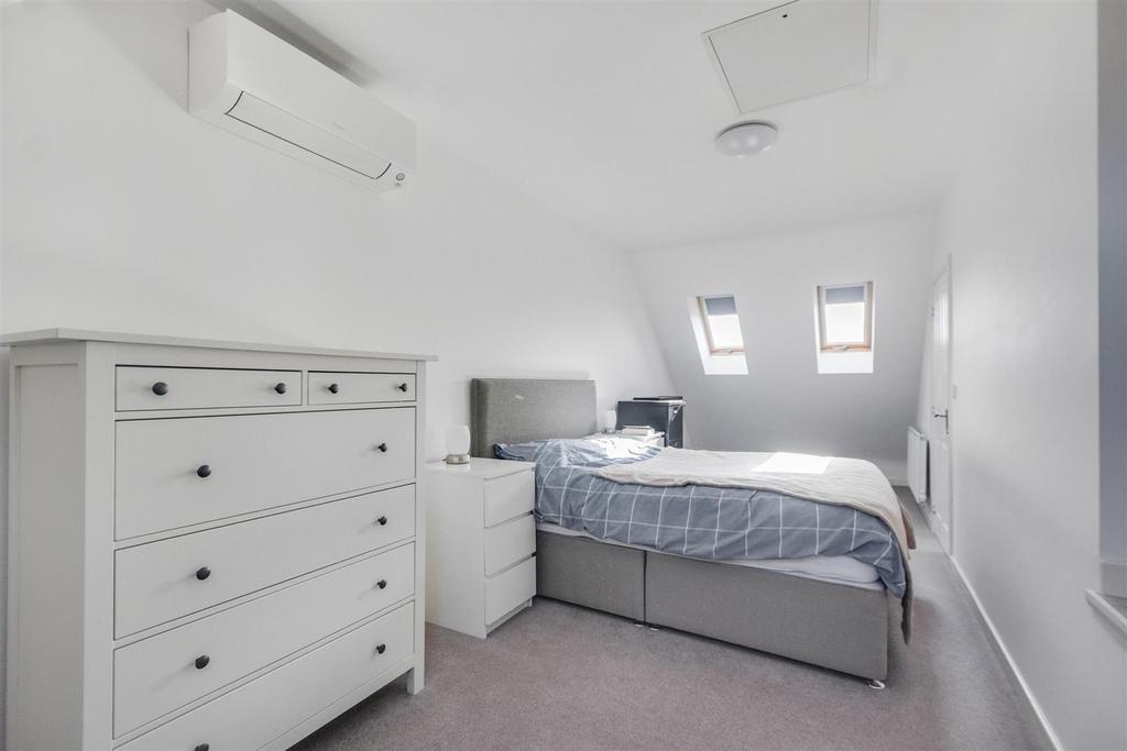 Bedroom 1 3.jpeg