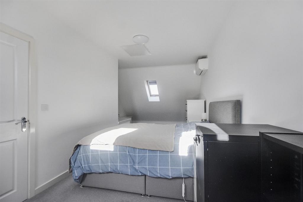 Bedroom 1 1.jpeg