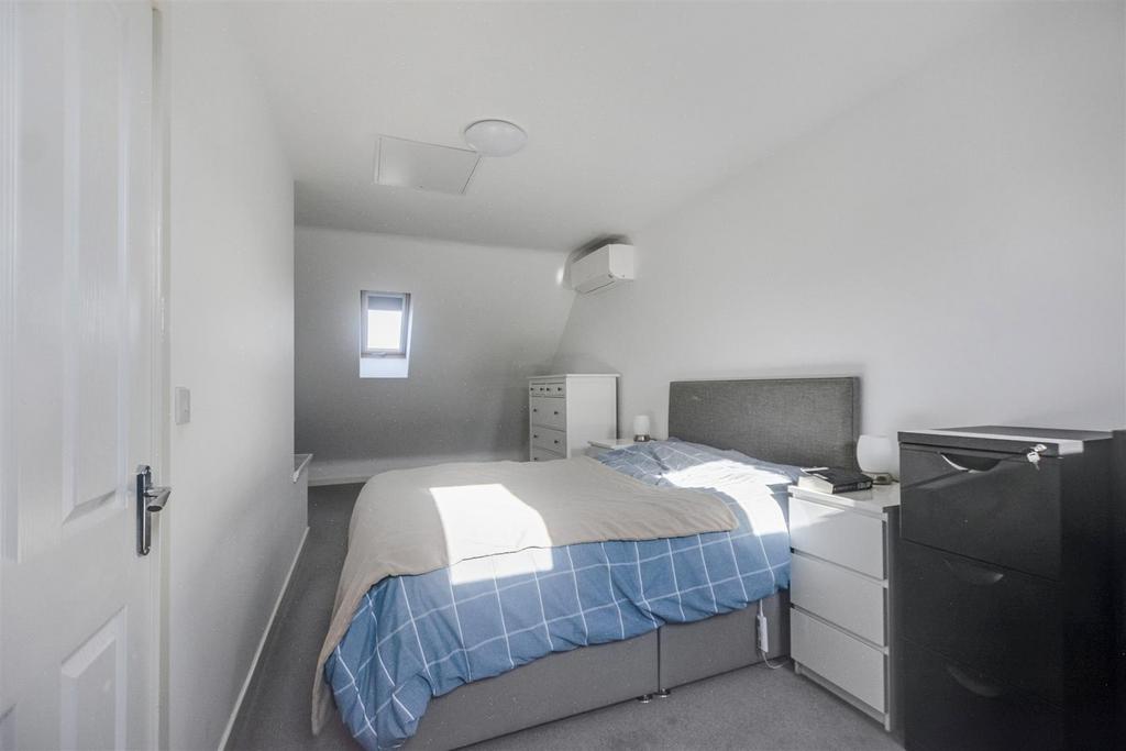 Bedroom 1 2.jpeg