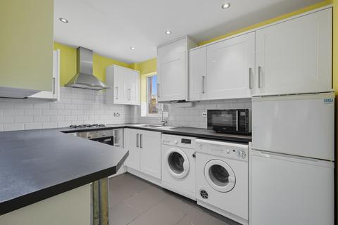2 bedroom maisonette for sale, The Limes, Market Place, Abridge, RM4