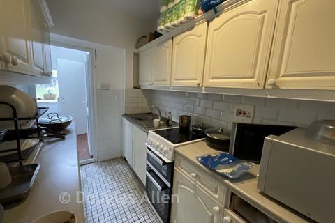 42 Hale End Road, London, E17 4BQ