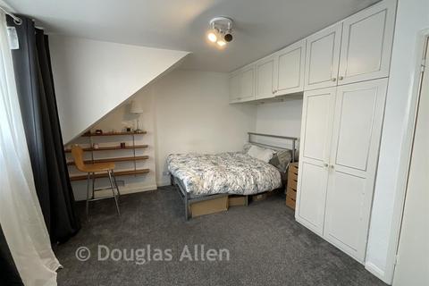 42 Hale End Road, London, E17 4BQ