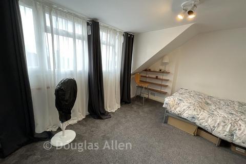 42 Hale End Road, London, E17 4BQ