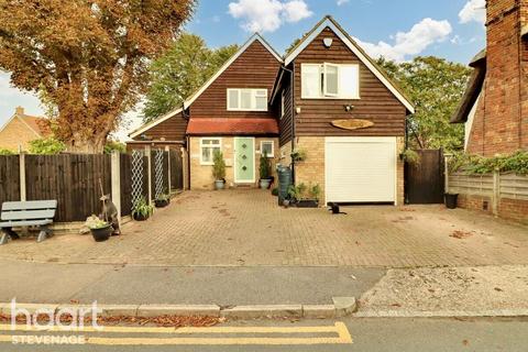 undefined, Coppice Mead, Hitchin