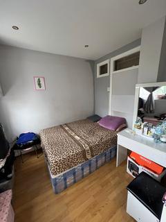 2 bedroom apartment to rent, Dersingham Avenue, LONDON E12