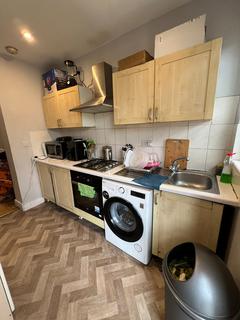 2 bedroom apartment to rent, Dersingham Avenue, LONDON E12
