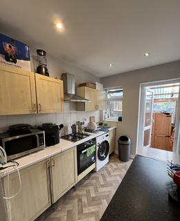 2 bedroom apartment to rent, Dersingham Avenue, LONDON E12