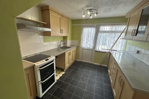 3 bedroom terraced house to rent, Wivenhoe Road, BARKING IG11