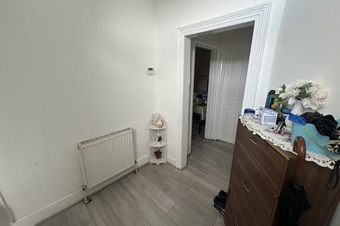 4a Oak Crescent, London, E16 4QL