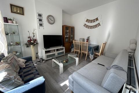 4a Oak Crescent, London, E16 4QL