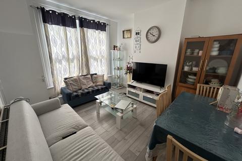 4a Oak Crescent, London, E16 4QL