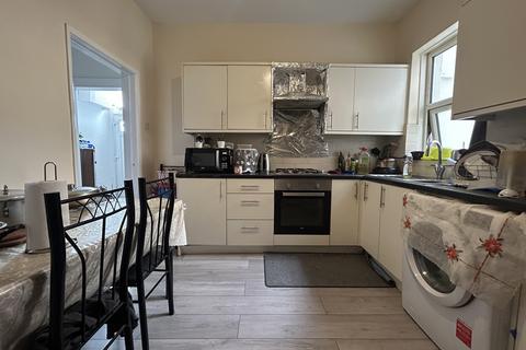 4a Oak Crescent, London, E16 4QL