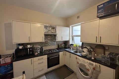 4a Oak Crescent, London, E16 4QL