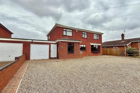 4 bedroom detached house for sale, Martham Road, Hemsby