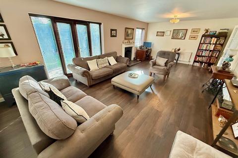 4 bedroom detached house for sale, Martham Road, Hemsby
