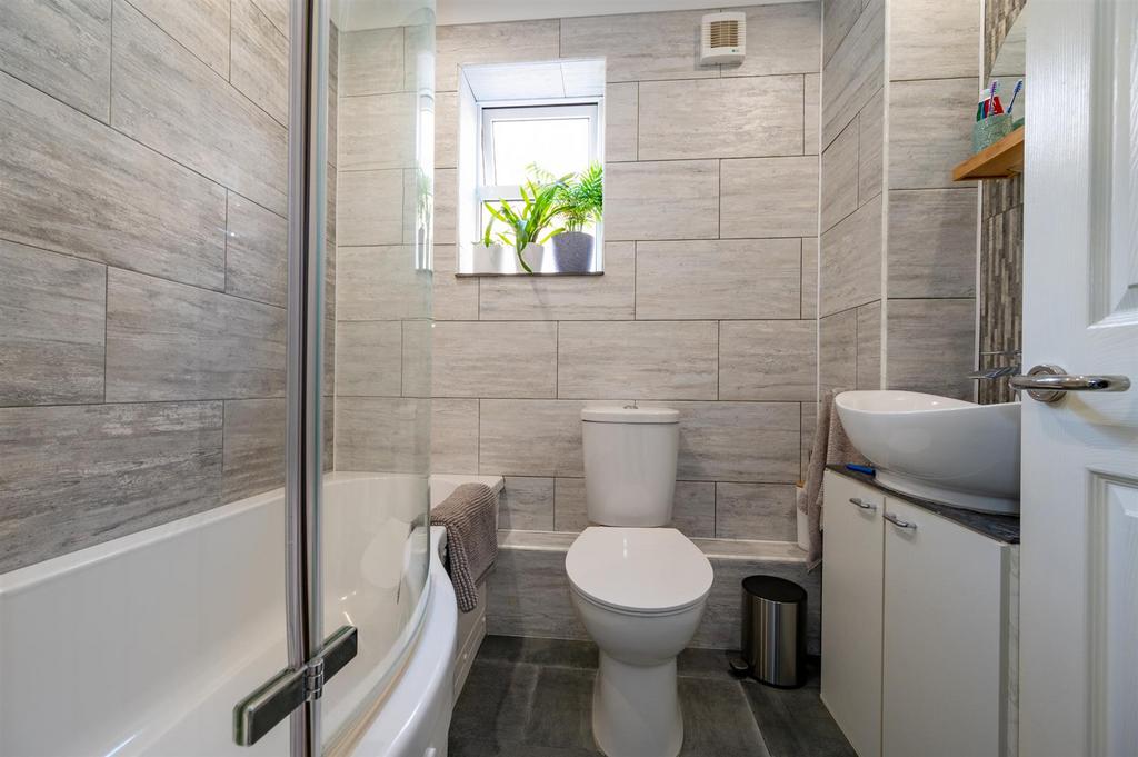 31 Cockleshell Gardens227.jpg