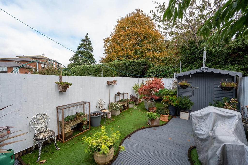 31 Cockleshell Gardens225.jpg