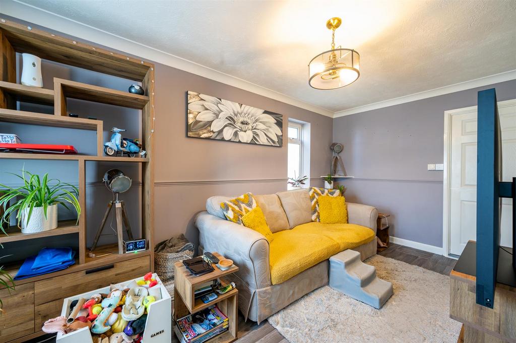 31 Cockleshell Gardens2216.jpg