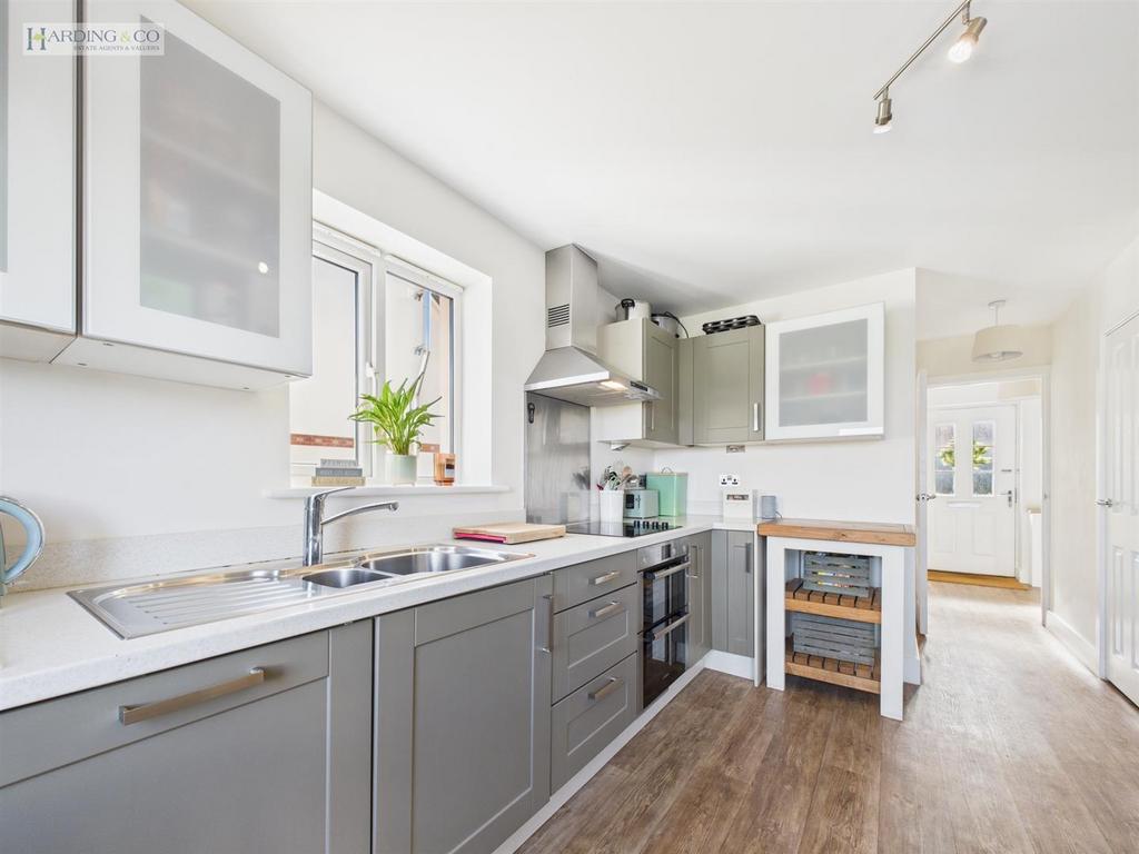 Kitchen (2).jpg