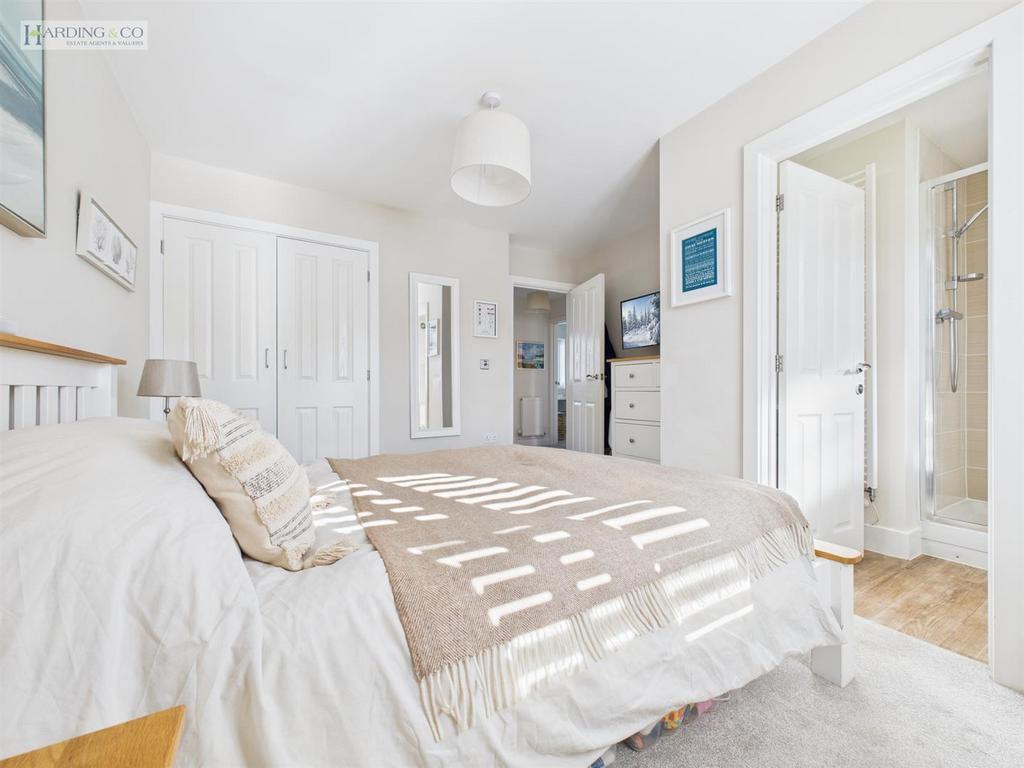 Bedroom 1.jpg