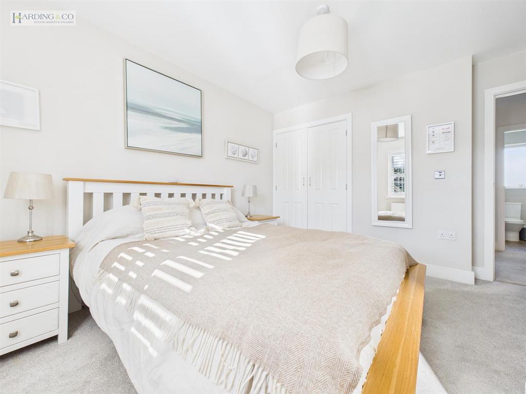 Bedroom 1 (2).jpg