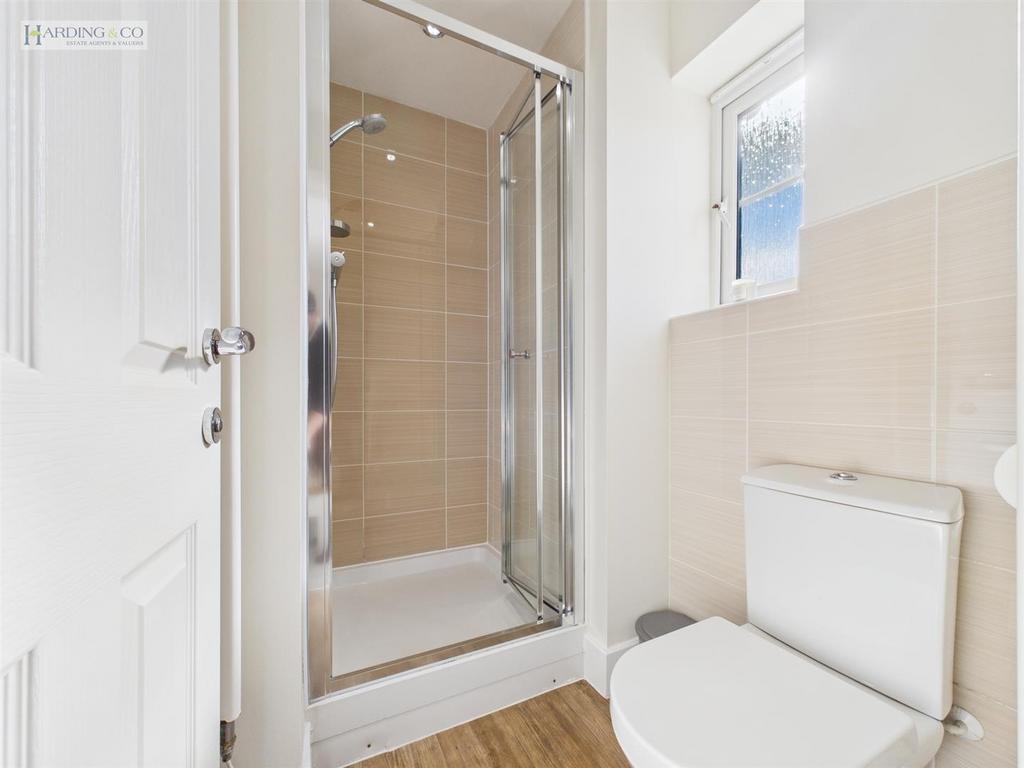 Bedroom 1 en-suite.jpg