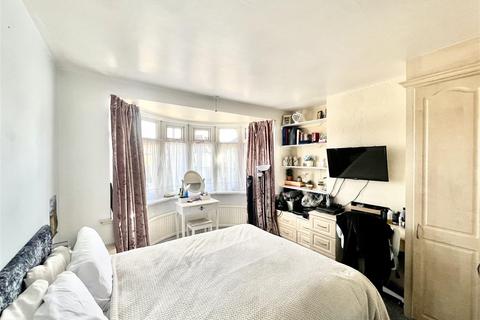 3 bedroom semi-detached house for sale, Nelson Gardens, Whitton/ Hounslow TW3